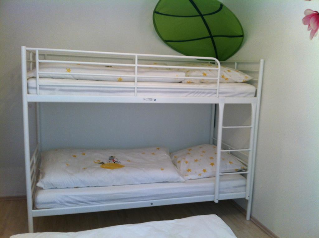 A Little Home Rust Chambre photo